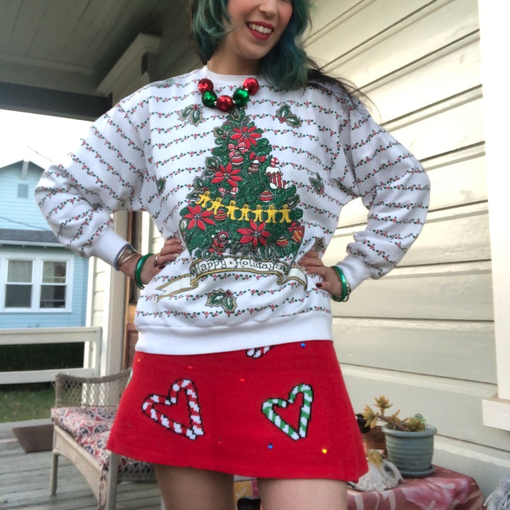 🎄 X-mas Tree Sweatshirt 🎄 - Picture 3 of 5